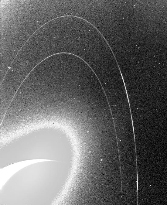 写真:細く儚げな海王星のリング