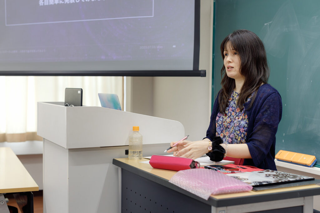 発表：受講者に尋ねている様子
